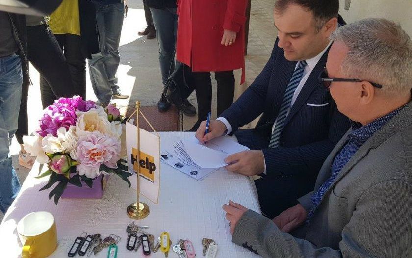 Home at last: Five Roma Families move into new prefabricated Houses in Herceg Novi